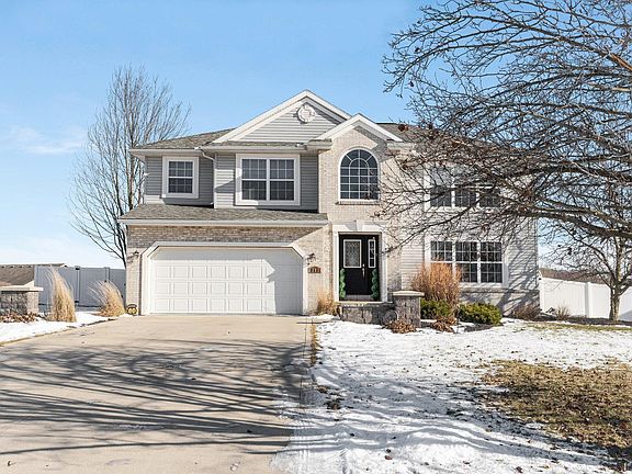 3rd image of 383 S Eagle Glen Trl