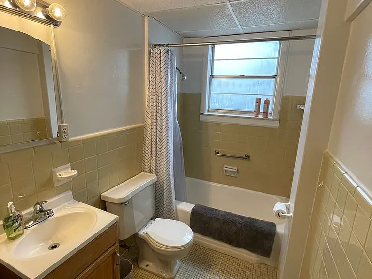 LAGARDE APARTMENTS — Photo 23