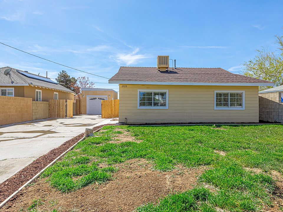 2725 Desert St, Rosamond, CA 93560 Zillow