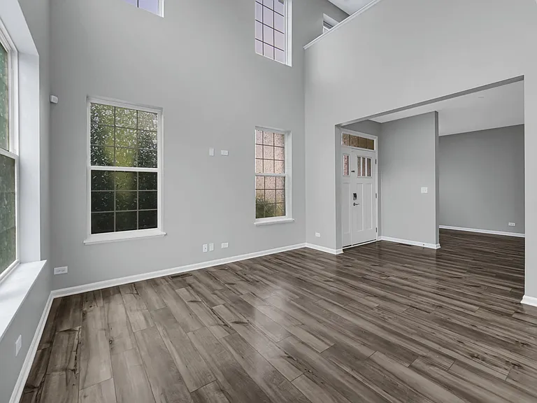 1537 Kraft Ave — Photo 8
