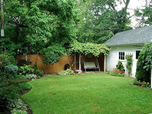 19 Brookfield backyard