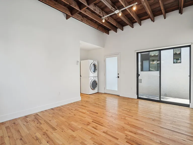 251 Rosemont Ave #1/2 — Photo 8