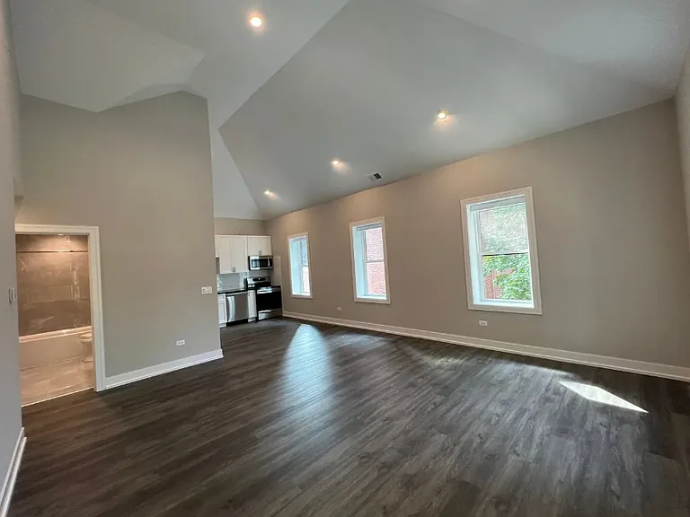 4851 N Claremont Ave #205 — Photo 2