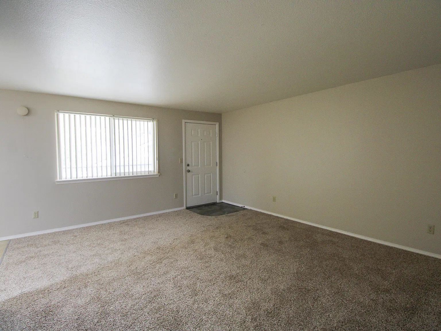 2 bed, 840 sqft, $1,250 — Photo 3