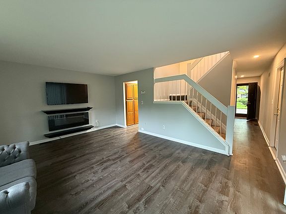 2nd image of 37204 Clubhouse Dr