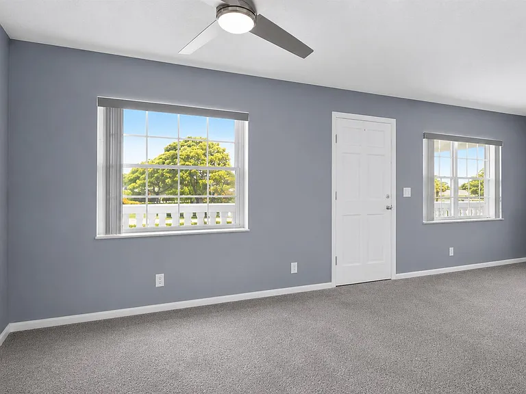 10000 Meridian Way N #15 — Photo 3