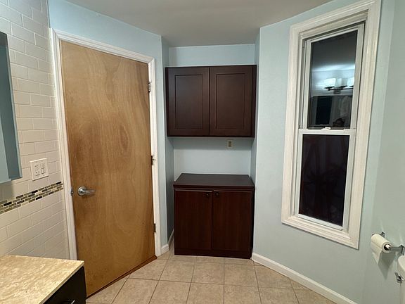5th image of 272 W Main St Floor 1