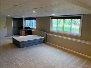 190 W Bloomfield Rd, Pittsford, NY 14534