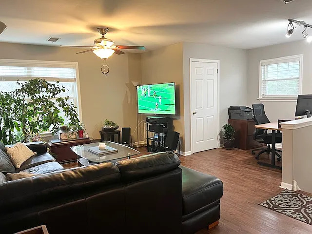 1 bed, 862 sqft, $1,950 — Photo 3