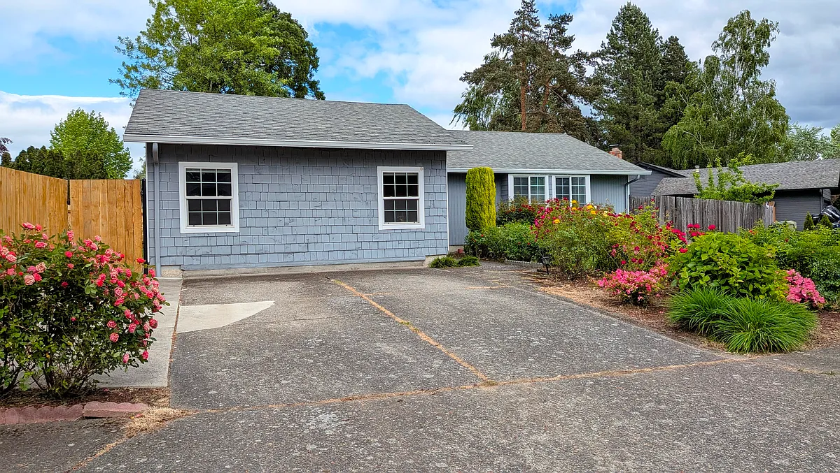 Building Photo - 17615 NW Santiam Dr