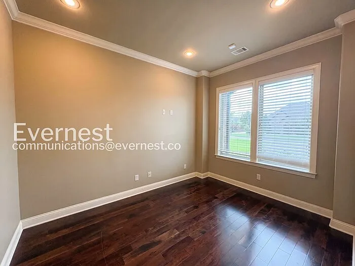 6587 Westminster — Photo 17