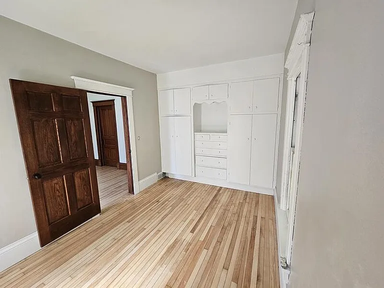 206 N State St — Photo 7