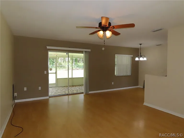 6633 E Holly St — Photo 3