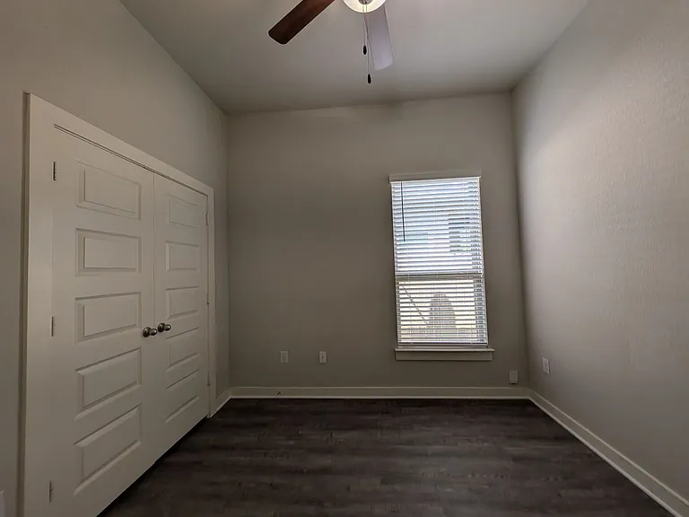 2237 Avery Vlg — Photo 21