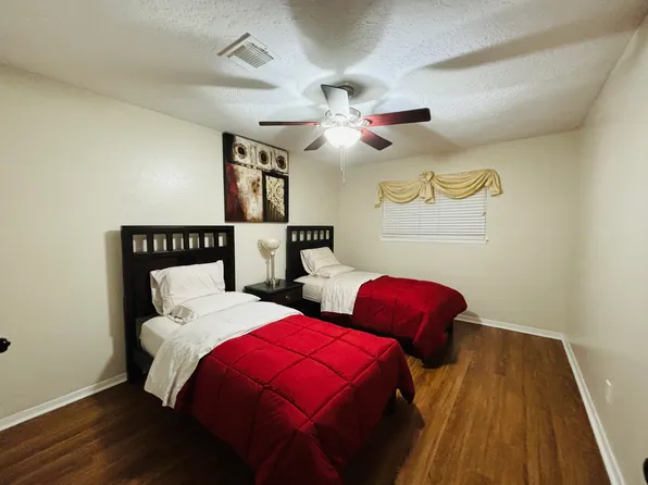 (undisclosed Address), Pasadena, TX 77505