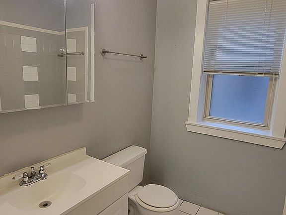 5th image of 5807 N Artesian Ave #2