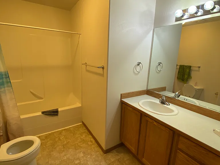 1622 E Coeur D Alene Ave — Photo 9