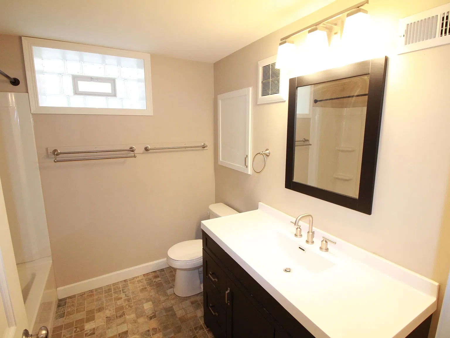 3 bed, 1650 sqft, $1,890 — Photo 3