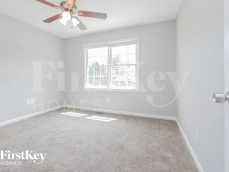 221 Whitney Ln — Photo 10