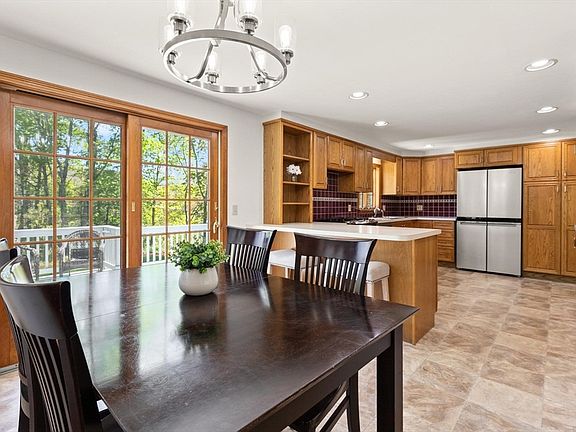 5th image of 10 Lowell Rd