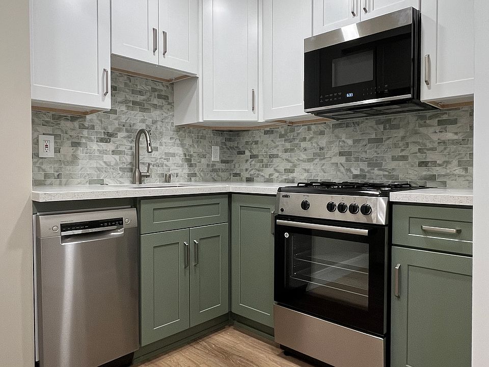 Complete new Kitchen, all new dishwasher, gas stove, microwave.