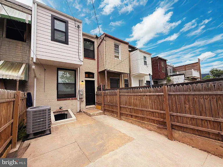 715 N Patterson Park Ave — Photo 3