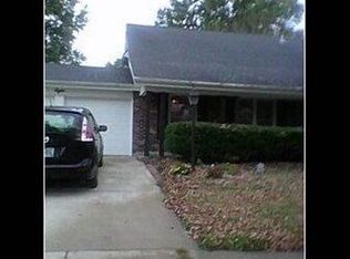 8 Shalfleet Ct, Florissant, MO 63033