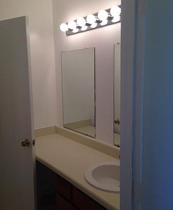 5th image of 15211 Broadwater Ct