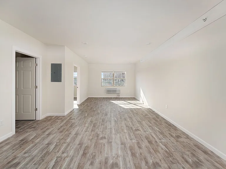 Pine Street Apartments — Photo 5