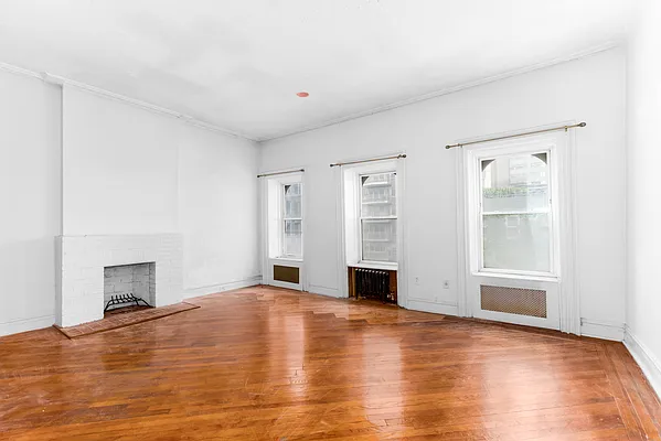 Rented by Lexiti Realty Corp | media 7