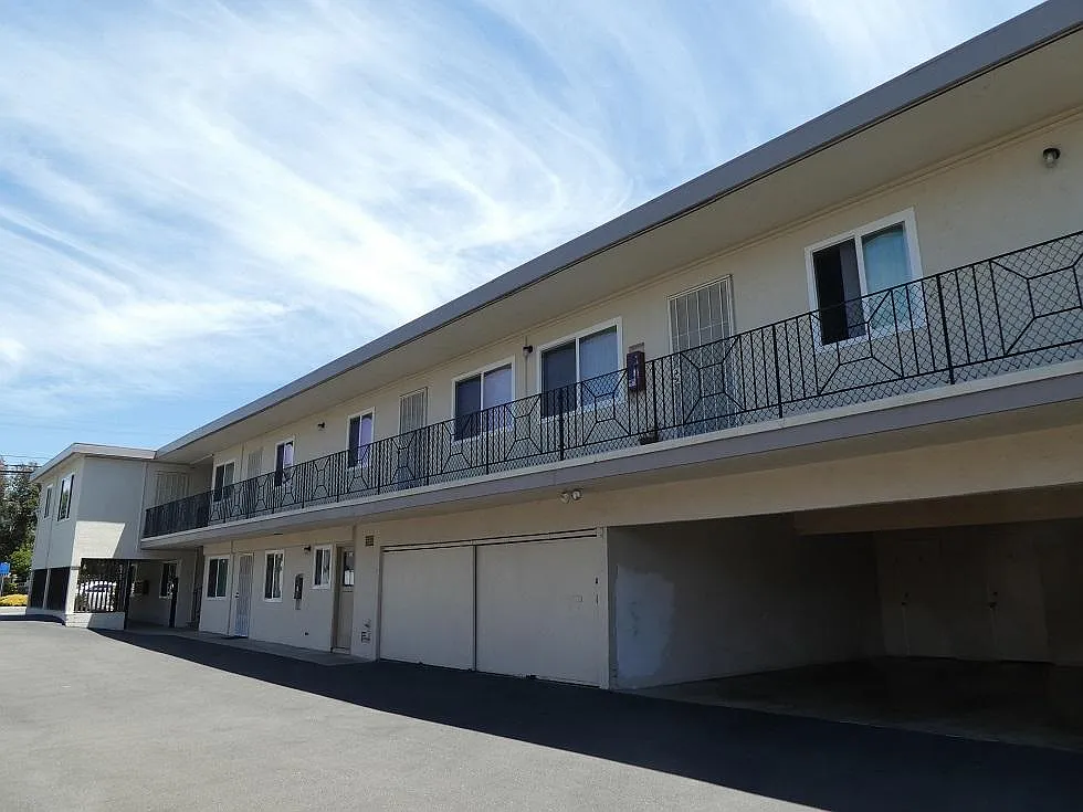2 bed, 1000 sqft, $2,295 — Photo 1