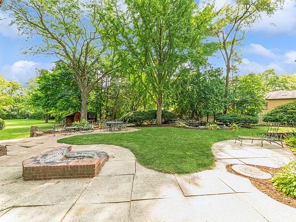 3rd image of 6N383 Garden Ave