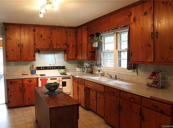 4th image of 1819 Archwood Dr