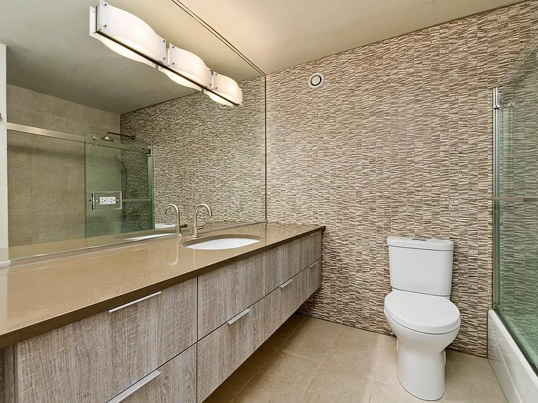 30 E Huron St #3105 — Photo 11