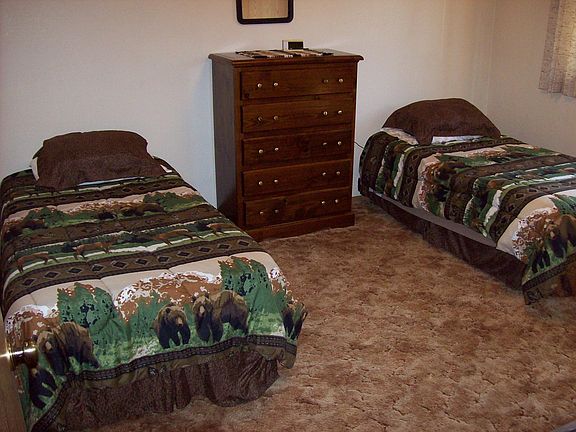 TWIN BEDS IN BEDROOM