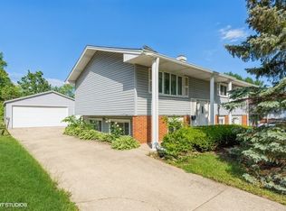 1645 Jefferson Rd, Hoffman Estates, IL 60169