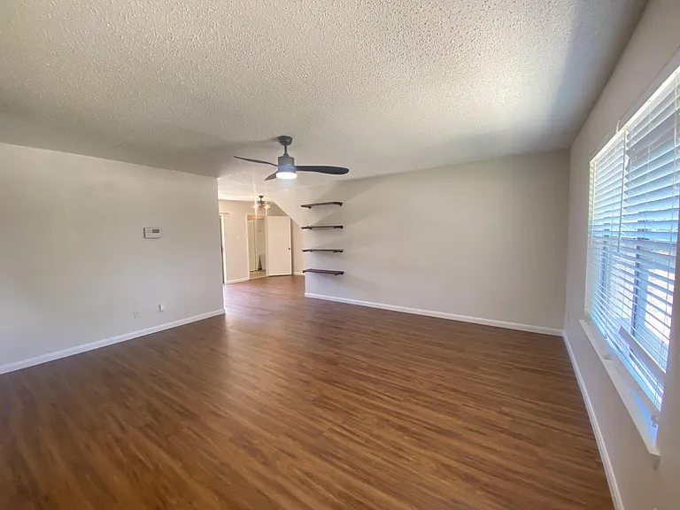 644 Timberline Dr — Photo 3