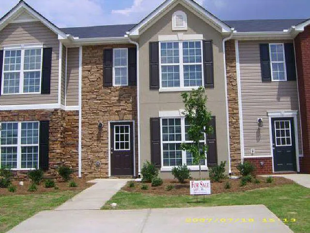 3 bed, 2.5 bath, 1592 sqft, $1,795 — Photo 1