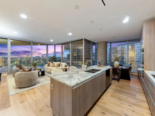 3130 N Harwood St APT 804, Dallas, TX 75201