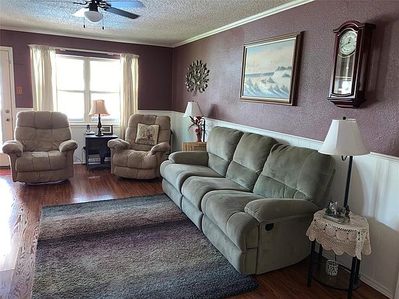 3rd image of 1815 Meadowview Dr