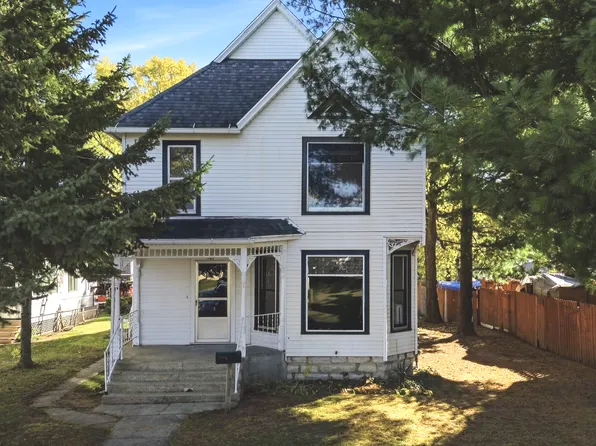 1102 W 3rd St, Dixon, IL 61021