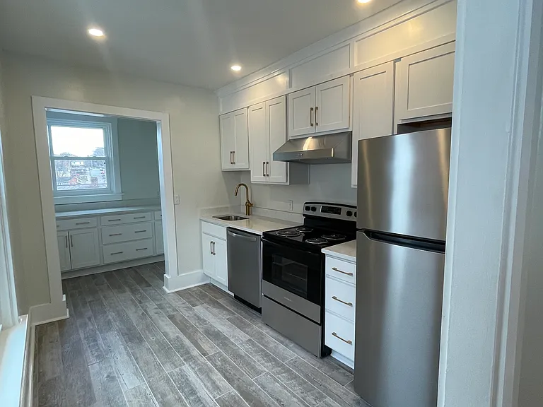 2321 Sherbrook St #2 — Photo 18
