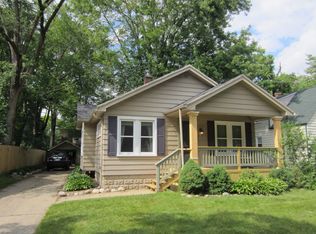 61 Maywood Ave, Pleasant Ridge, MI 48069