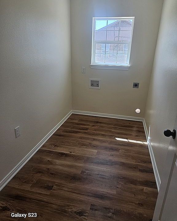 2nd image of 211 Whitney Ln