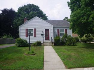 25 Middleton Rd, Greenport, NY 11944