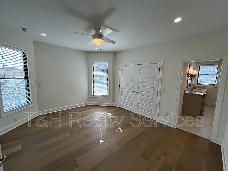 822 Union St — Photo 16