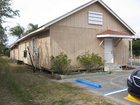 2nd image of 1813 Greenwood Dr.