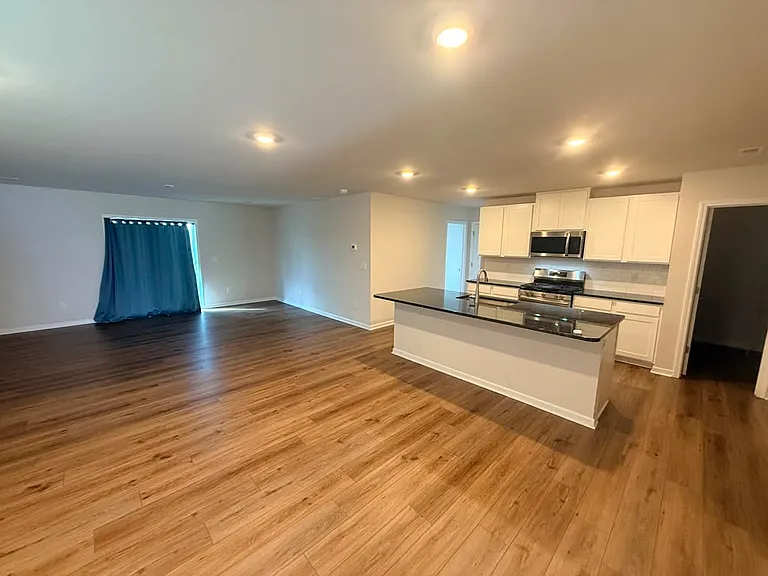 13304 Hampton Bay Ln — Photo 3