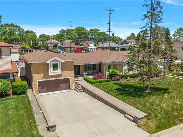 22461 Benjamin St, Saint Clair Shores, MI 48081