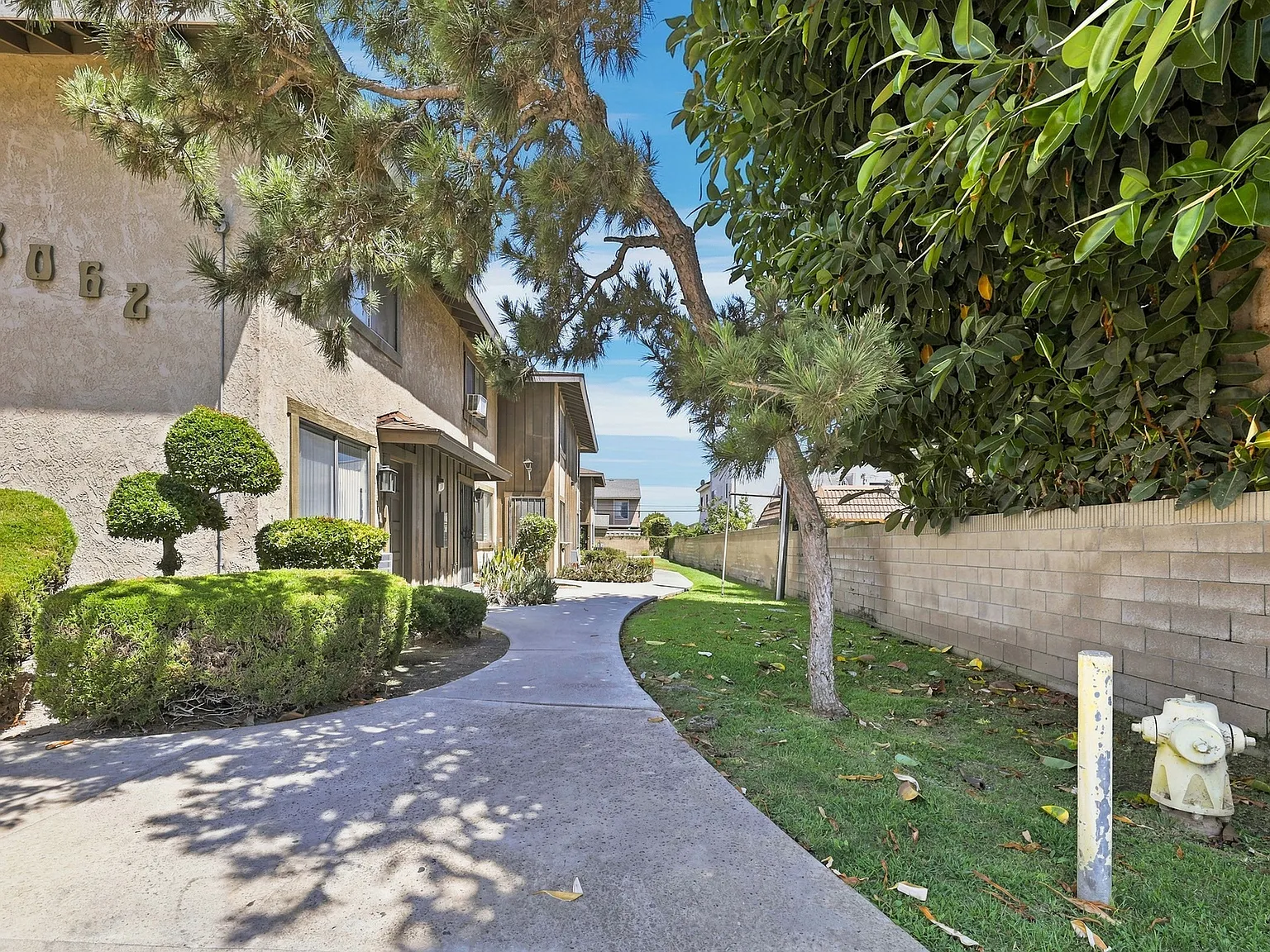 2 bed, 976 sqft, $2,750 — Photo 2